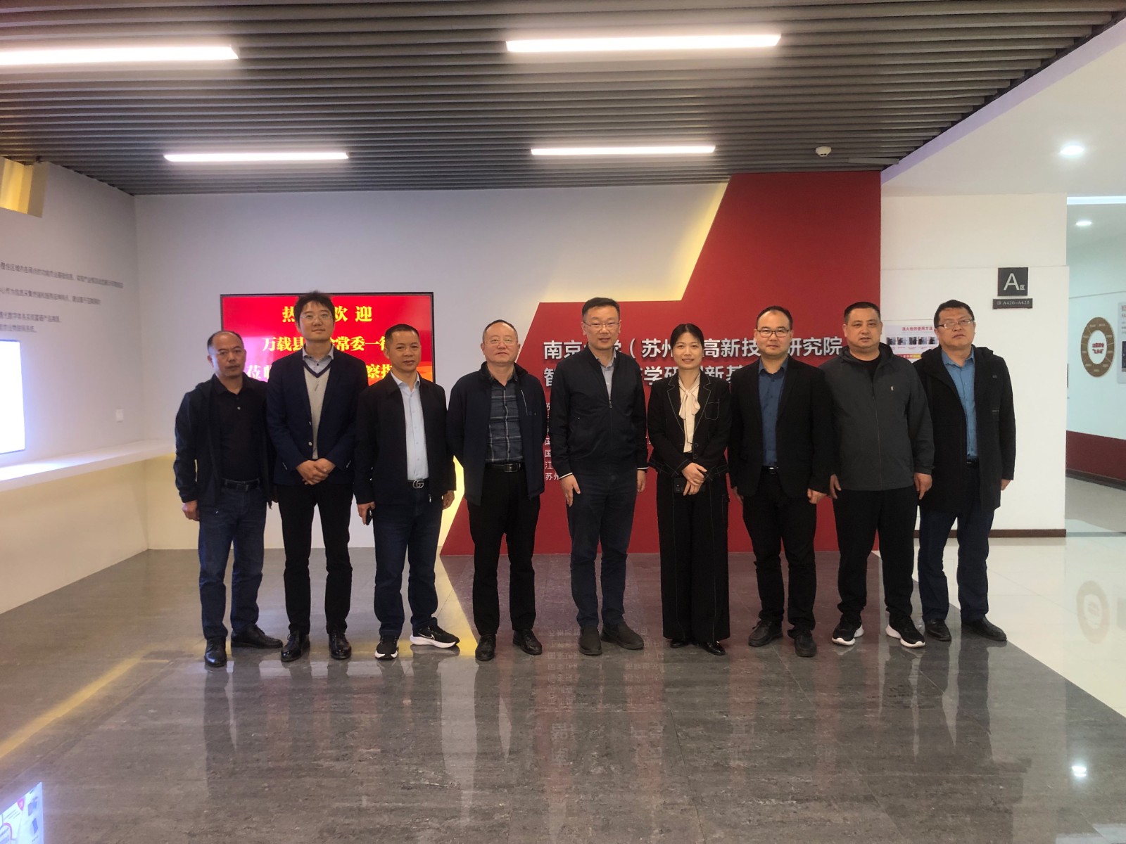 2023.4.2400宜春市萬載縣縣委常委、統(tǒng)戰(zhàn)部部長胡玲帶隊考察硒谷科技(01).jpg